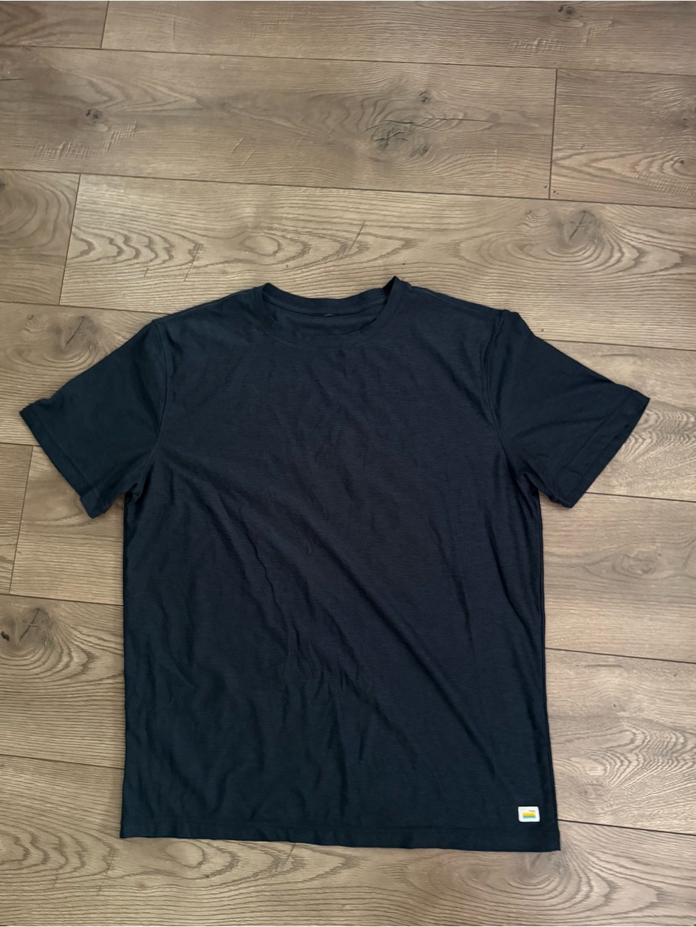 Vuori Men’s Dark Blue Short Sleeve Shirt Size XL